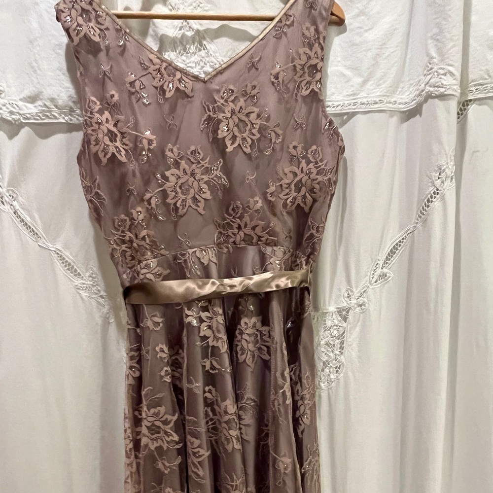 Tahari by Arthur S Levine - Champaign, Sleeveless, lace and metallic